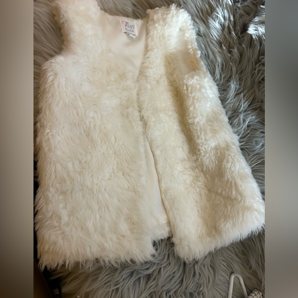 Est 1989 Place white Faux Fur Vest size large 10/12